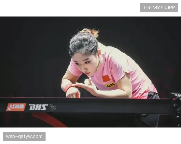 刘诗雯赛场上冷若冰霜，逛街结账那张卡像VIP，我的工资卡都尴尬了