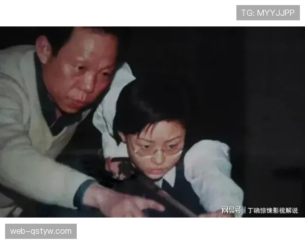 潘晓婷出场拎的包比我一个月房租还贵，真是又帅又让人羡慕到想吐